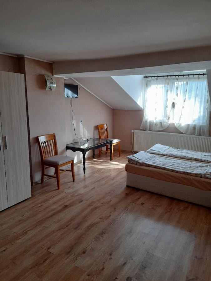 Yana Guest House Dobrinishte Ngoại thất bức ảnh