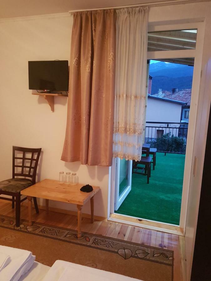 Yana Guest House Dobrinishte Ngoại thất bức ảnh